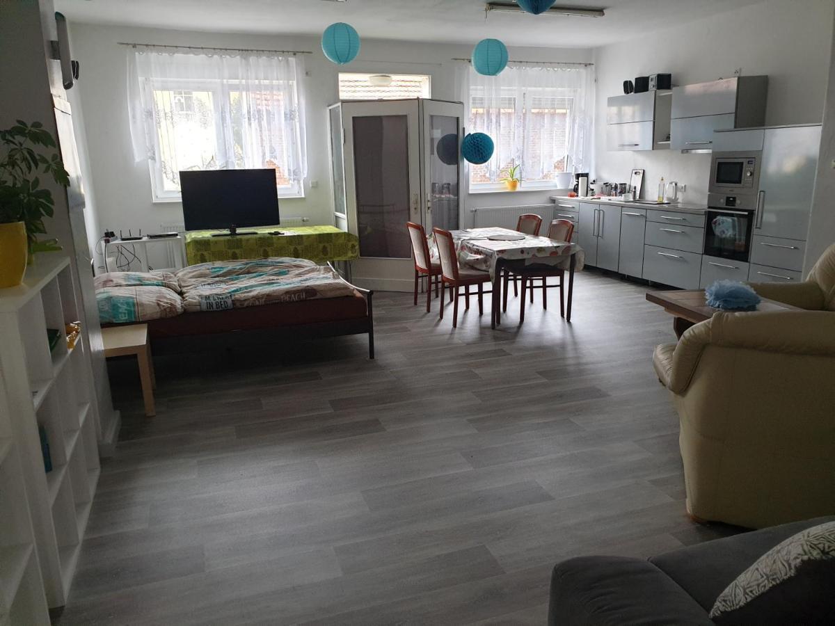 Einraum-Ferienwohnung 46M2 Eisenhuettenstadt-Diehlo Eisenhüttenstadt Exterior foto